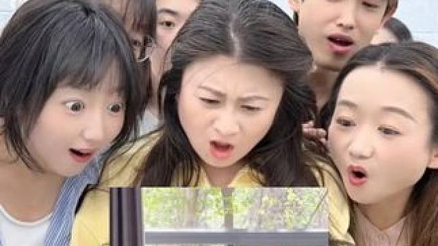 摇花腿挑战，哈哈厉害了 #办公室搞笑 #摇花腿 #真会玩系列