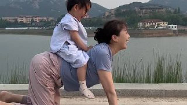 60岁婆婆保持良好身心状态的秘诀 莫道桑榆晚，为霞尚满天#兴趣岛五行经络瑜伽 #杨淇瑜伽#婆媳日常