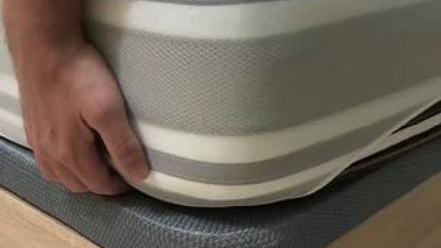 找到的这款隐形床单固定器真的太好用了，不伤床单不留痕迹，床垫下面一压就能一直重复使用了！