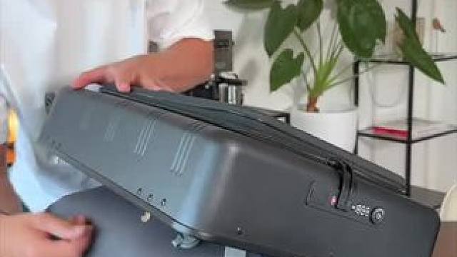 可压缩的行李箱