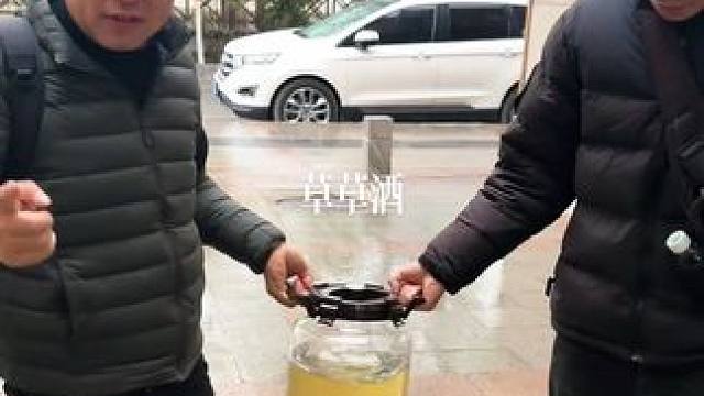 #冬虫夏草 #玉树 每年来藏族朋友都是最热情的，他说在藏区没什么吃的没什么喝的，就山上挖的野草草泡点