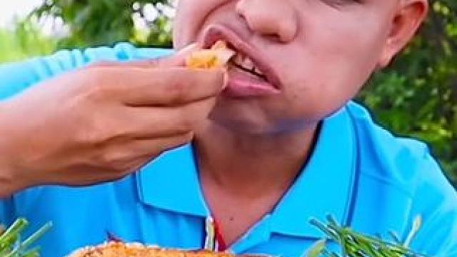 酸辣木瓜丝️碳烤脆皮五花肉 #户外美食 #美食 #泰国美食 #内容启发搜索