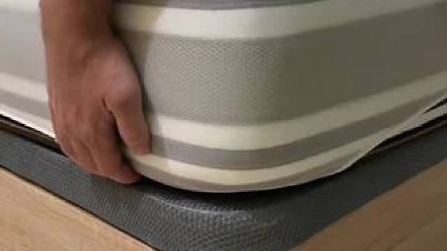 找到的这款隐形床单固定器真的太好用了，不伤床单不留痕迹，床垫下面一压就能一直重复使用了！