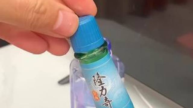 拧在水瓶上就能用的加湿器 拧在水瓶上就能用的加湿器你见过嘛?小巧便槜很安静，出门带上也方便。#水瓶加