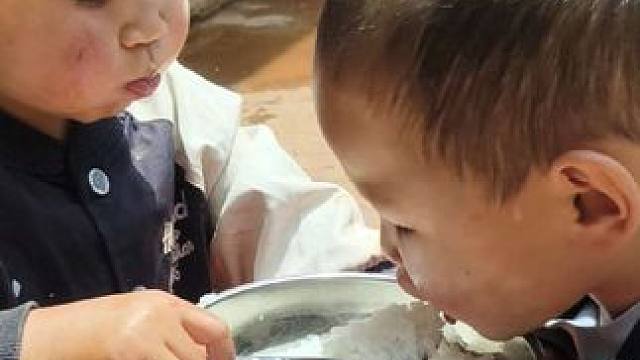 粗茶淡饭能吃饱就行，健康快乐每一天。#农村娃