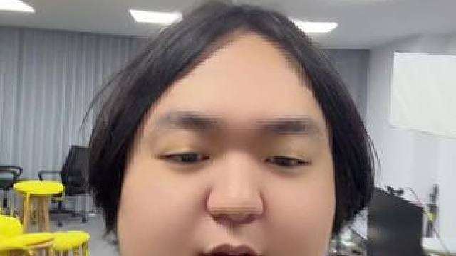 随便评论，今晚22.30回来直播出来面对我！ #陈伯全能王