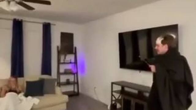 没有男生会拒绝这么酷的喷火魔杖吧~ #有男生会拒绝这个玩具吗  #酷炫