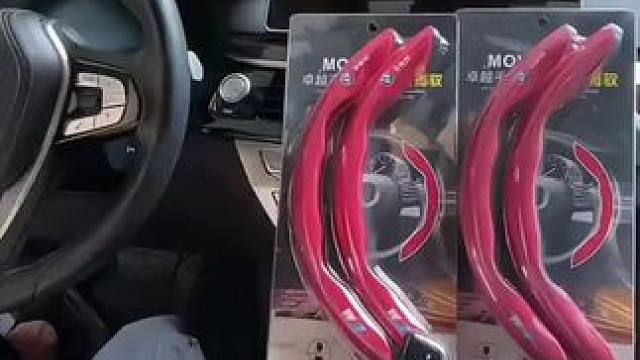 #上热门 #实用好物 被很多车友追着问方向盘套，适用于所有车型方向盘形状#防滑耐磨 颜值巅峰上档次#