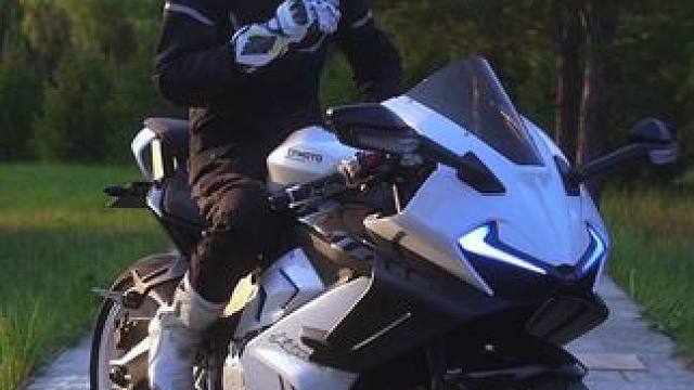 勇敢寓于灵魂之中，而不单凭一个强壮的躯体 #675Sr #EVA和蝎子头盔联名 #GS金兽手套 #T