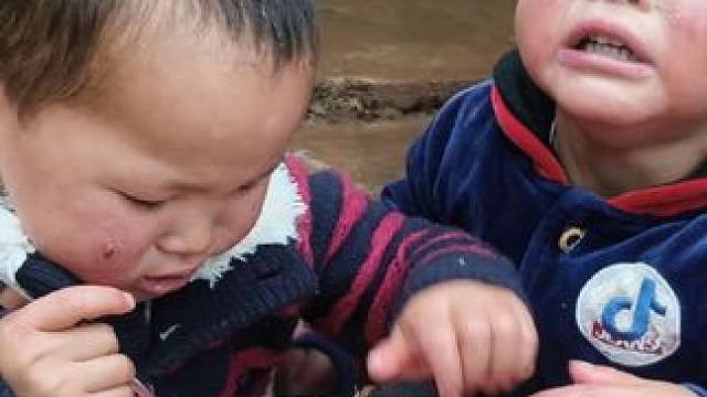 小双喜欢吃洋芋丝。#农村娃