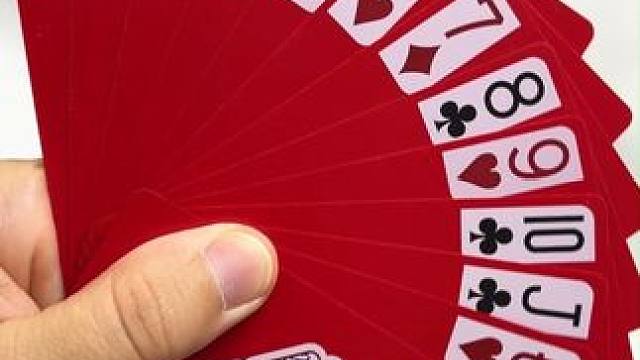 红红火火的掼蛋专用扑克牌，特别适合开心的日子娱乐一下！ 礼盒包装，不管是招待还是自用都很有品味！#掼