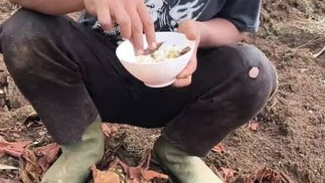 东南亚野菜哥 #大山里的大叔 #荒野生存入口 #民工生活 #艰苦朴素 #艰苦的生活