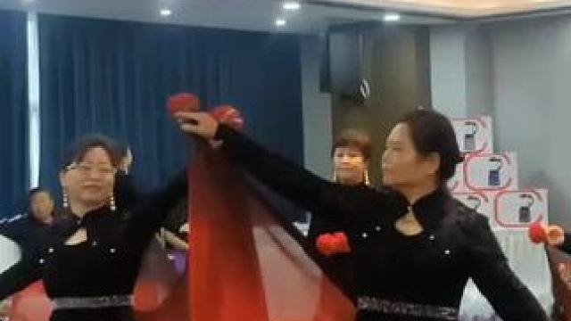 观赏朋友的老年大学模特舞蹈展演