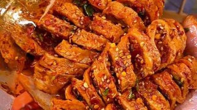 吃起来外酥里嫩的爆辣湖南烤面筋！越吃越辣！#好吃到停不下来 #解馋 #追剧小零食 #零食推荐