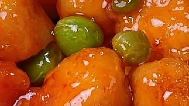 老婆和孩子最爱吃我做的这个糖醋肉丁，酸酸甜甜的好吃到停不下来 