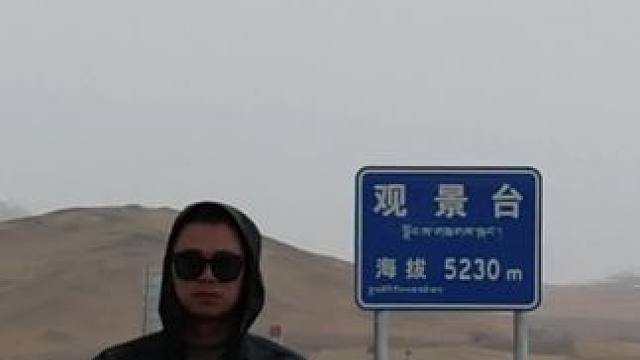 昆仑的雪在海拔 5230 米的地方落了三千年，才学会用白发嘲笑人类寿命的计量单位。