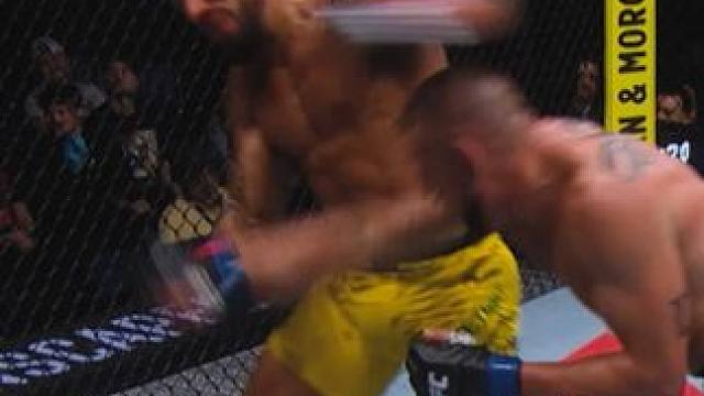 雅各比这记势沉力大的后手直拳，谁来都得关灯睡觉！#UFC