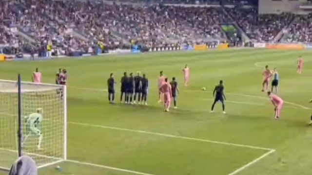 梅老板任意球破门