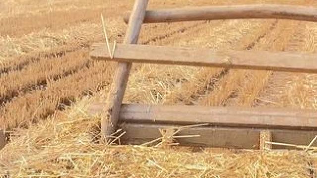 这车 给我撂沟里了
拐弯不减速 还熊我踩歪了 
自己装歪来，还赖我踩歪了，撂挑子了#回村后的我   