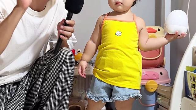 很厉害的采访，人类幼崽反应相当炸裂~