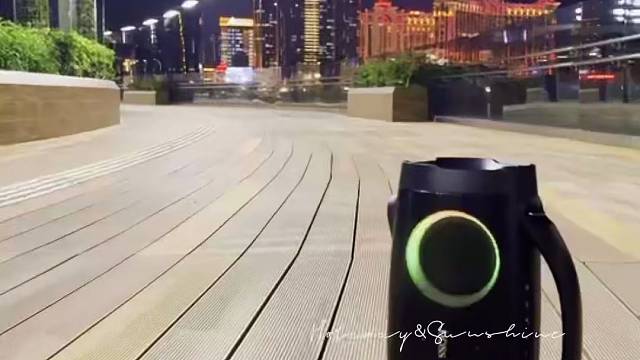 迷失在城市的夜晚.唯有音乐相伴