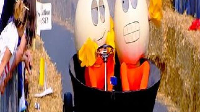 有趣的肥皂盒汽车比赛，加速全靠推，刹车全靠撞 #红牛极限运动 #肥皂盒汽车比赛 #涨知识