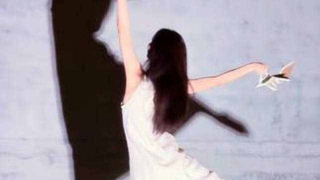 知足 并非是安于现状 而是对生活的感恩与珍惜#向全世界展示中国舞 #爱的华尔兹影子舞 #氛围感 #抖