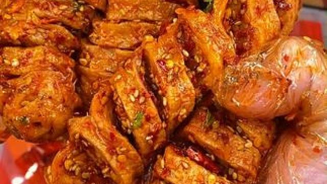 这个湖南的烤面筋真的太好吃了，一口下去香香辣辣，嚼劲十足，真的巨好吃，能吃辣的一定要试试!#零食推荐