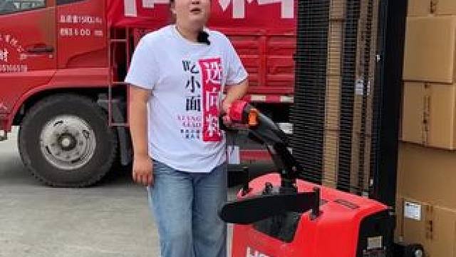 爆单啦！胖妹今天去仓库给大家发货啦！#小面调料