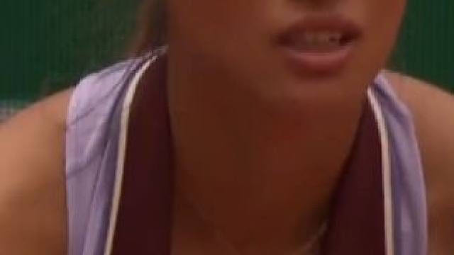 郑钦文VS阿朗戈，第二盘郑钦文破发成功，双方战成1比1平#网球 #郑钦文 #郑钦文晋级法网32强