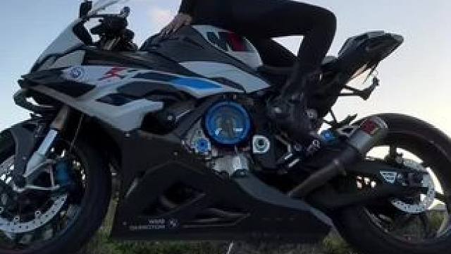 宝马双R真好看 #机车 #女骑 #宝马s1000rr