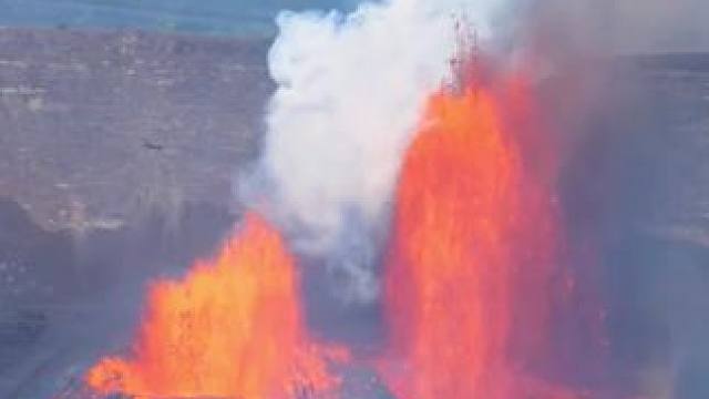 被眼前一幕震撼到了 美国夏威夷基拉韦厄火山火山喷发 . #火山爆发 #基拉韦厄火山 #旅行大玩家