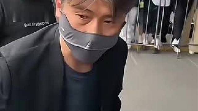 朱媛媛离世仅仅8天，李乃文现身头发白了许多 #友谊地久天长 #李乃文#朱媛媛