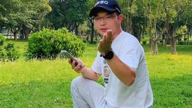 路边的小野花怎么拍出高级感？一招教你如何拍单反相机的效果#拍花技巧 #治愈系风景 #微距摄影#微距镜