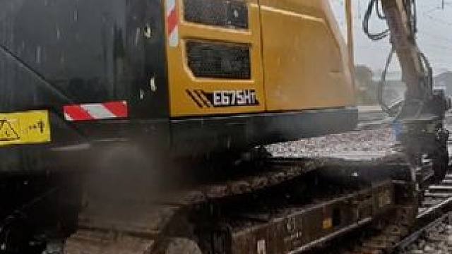 #今日分享 #铁路摄影 #工作日常 #安全生产 #铁路 好久没乱拍了，感谢领导的鼓励