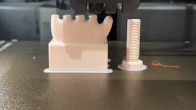 有了这个，数据线再也不会乱扔了~ #3d打印 #玩个很新的东西