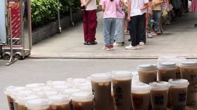 来来来 #小学门口的小吃摊 #学校门口小吃 #学校门口的老味道 #珍珠奶茶 #网红冷饮