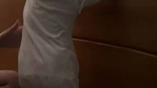 一到晚上就不睡觉 喜欢做运动#精力旺盛的宝宝 #人类幼崽解锁新技能 #幼崽成长记 #好动宝宝 #记录