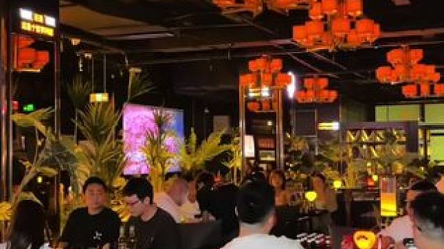 黑森林酒吧重磅开业，9.9元抢2L原浆精酿或6瓶雪花勇闯，99元享18瓶雪花勇闯或3L小麦啤！
#夜