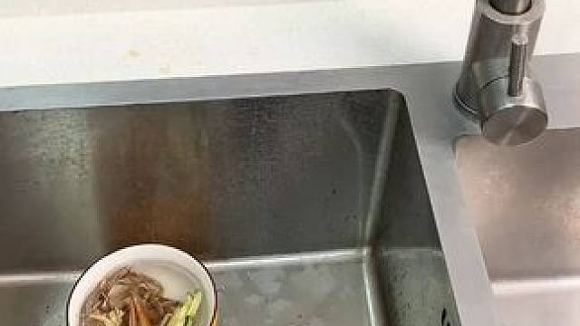 沥水篮 家里厨房可以装一个这样的不锈钢 #天鹅沥水篮  平时洗碗刷锅的剩菜剩饭都可以过滤干净 #厨房