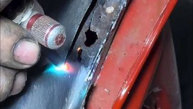 厉害的焊工#电焊 #焊工 #钣金修复 #实用小技巧 #焊接技术