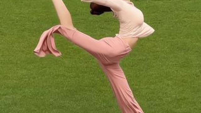 你们需要电风扇女友吗？#舞蹈生 #基本功 #一字马 #技巧 #专属于中国舞的美