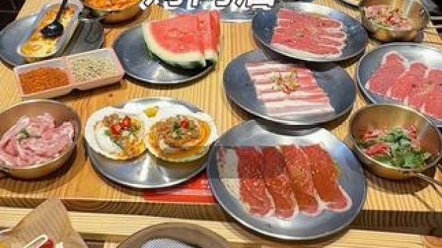 爱吃烤肉自助的笑嘻嘻啦～破破烂烂的烤肉店活动来咯～肥牛一定要点，牛排羊排要点，松板肉也不错，其他就随