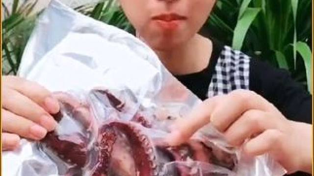 救命！这是什么神仙美味！鱿鱼须价格白菜，美味却是王者！弹牙的口感，鲜美的滋味，随便加把辣椒炒一炒，香