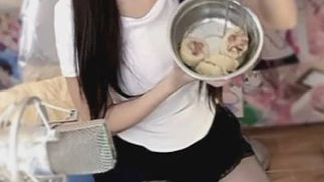 来自广西的肉粽，大家先吃 #甜妹 #肉粽 #女独狼 #热点 #端午节