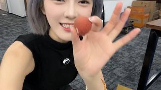 #内容过于真实 感谢广东茂名粉丝送来的仨瓜俩枣#日常分享 #荔枝 #日常唠嗑