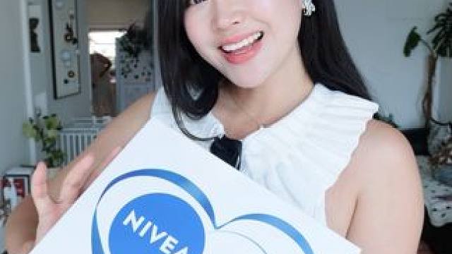 夏日身体护理宝藏礼盒开箱，和孙颖莎一起美炸街！！ #妮维雅双管身体精华#专注感受每一刻#孙颖莎妮维雅