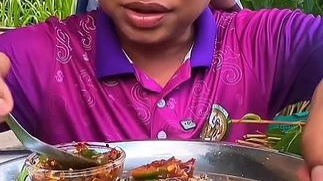 辣椒酱️配上满籽蛋蛋蛙 #美食 #泰国美食 #户外美食 #内容启发搜索