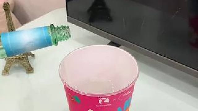 加湿器 拧在水瓶上就能用的加湿器你见过嘛?小巧便槜很安静，出门带上也方便。#水瓶加温器 #甜甜圈加湿