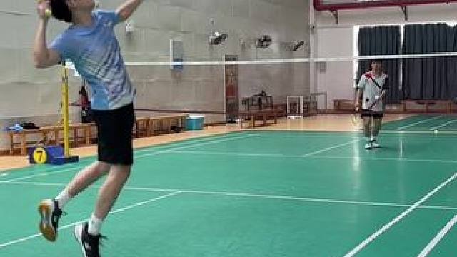 这该死的综合球馆 场馆太大杀球一点声音都没有#羽球人 #自学 #杀球最快时速565 #羽毛球#杀球
